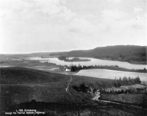 Udsigt over Thorsø fra Højborg. Nr. 127 ses på billedet (ca. 1890)